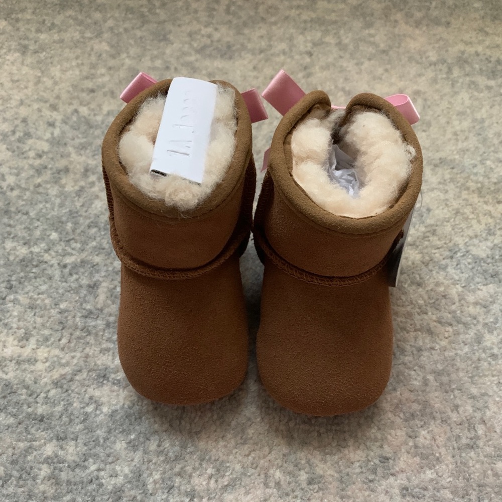 Ugg Jesse Boot pink bows, size 0-1, NWT, chestnut